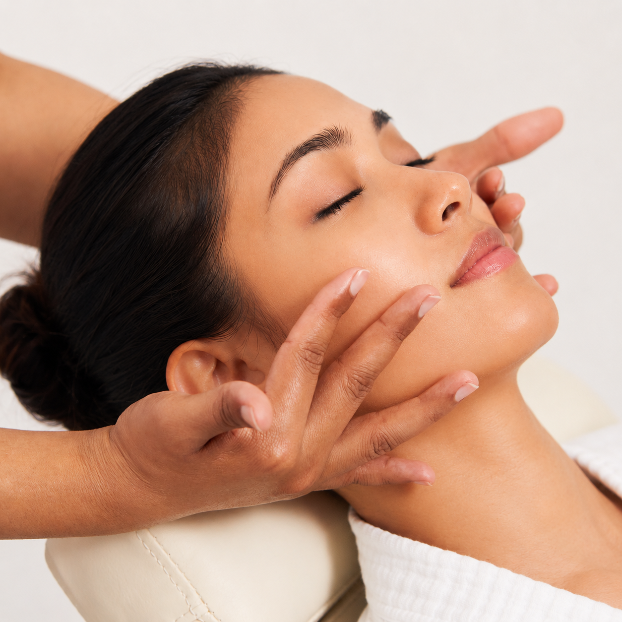 Soft facial lifting massage for pre-event glow at MIMIQ Bangkok