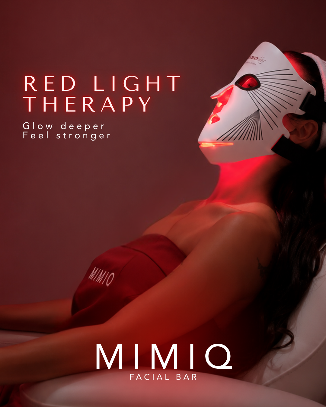 عميلة MIMIQ تستريح تحت قناع CURRENTBODY الأحمر في بانكوك